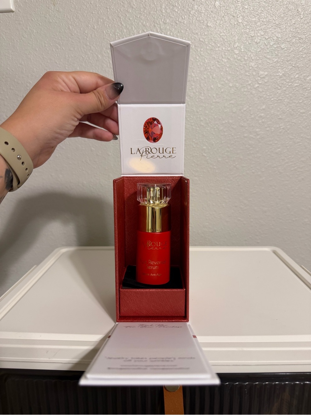 Red Revive Serum – Hydrating Anti-Aging Elixir